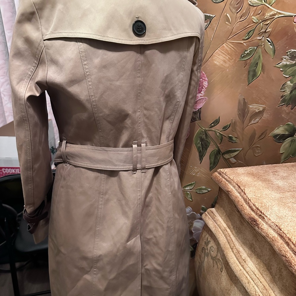 Authentic Burberry Beige Double-Breasted Trench Coat | Size US 0 / EU 2 - Picture 2 of 7